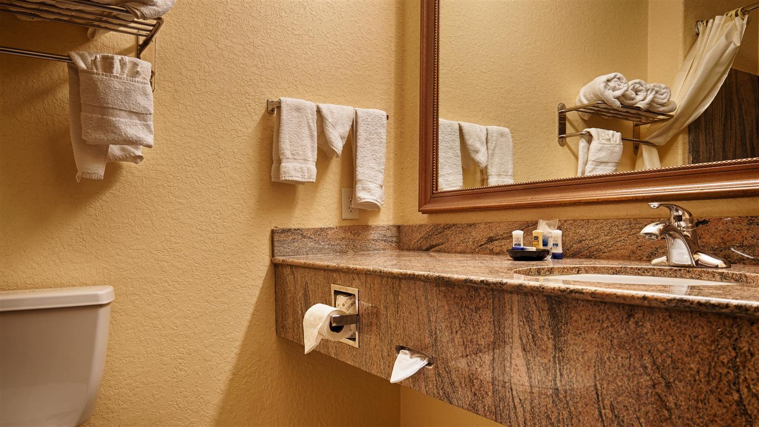 Hotel Surestay By Western Texas I-45