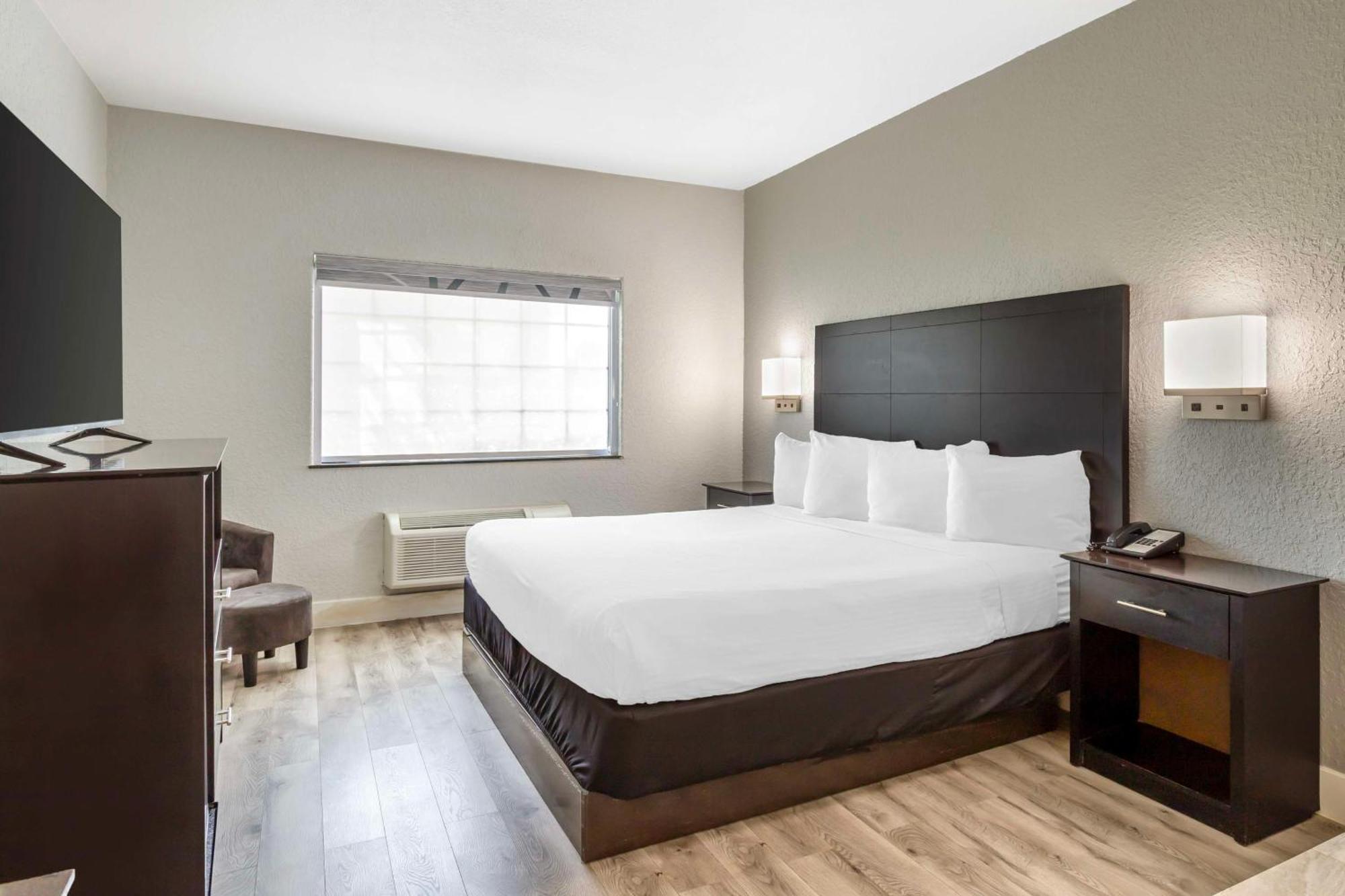 Hotel Surestay By Western Texas I-45