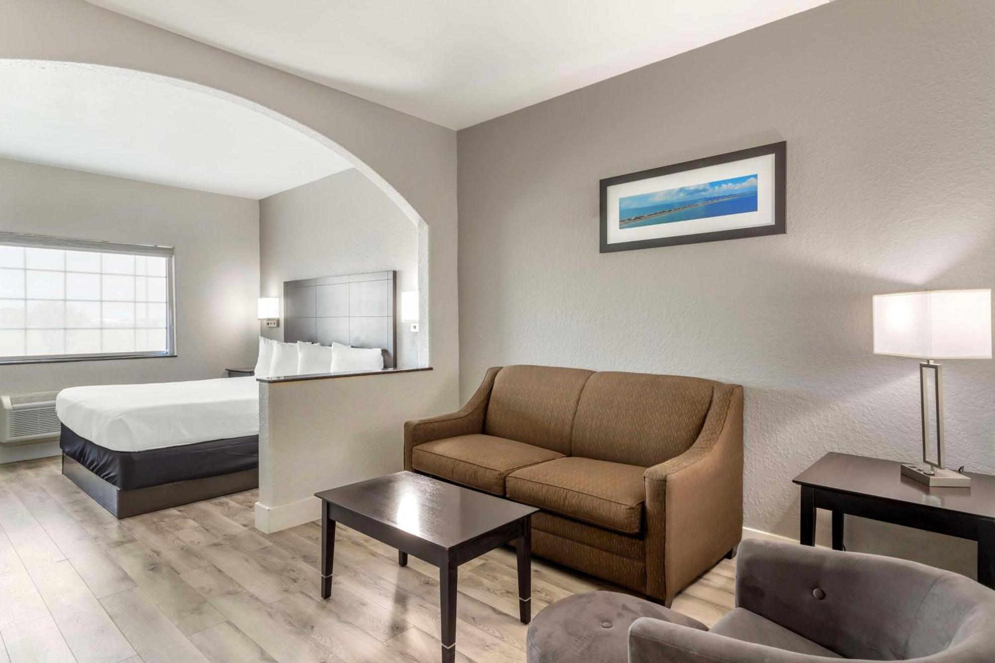 Surestay Plus By Best Western I-45 Hotel 3*